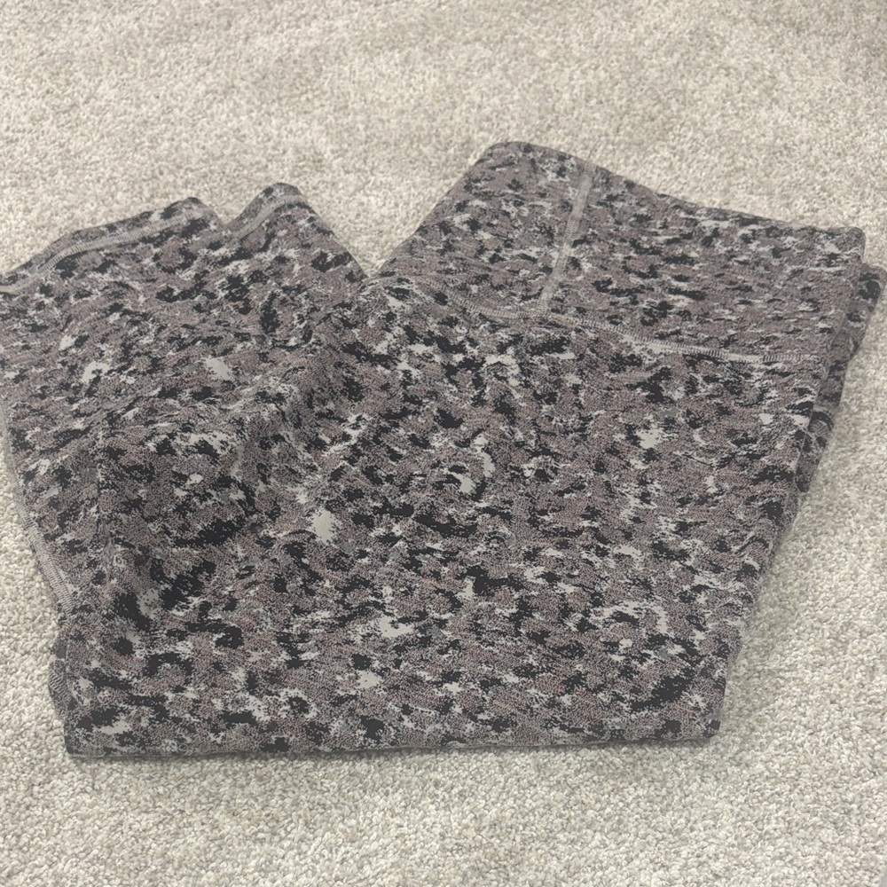 Athleta Elation Textured 7/8 Leggings - Black and Cream